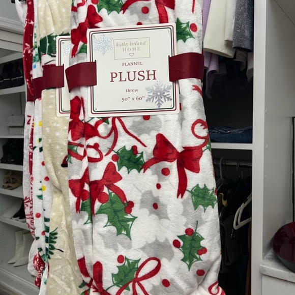 Christmas throws 🎄 50x60 PLUSH AND OH SO COZY! Limited inventory. - Picture 6 of 6
